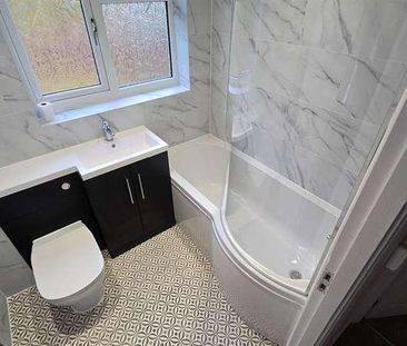 West Mead Court, Northampton, NN3 - Photo 4