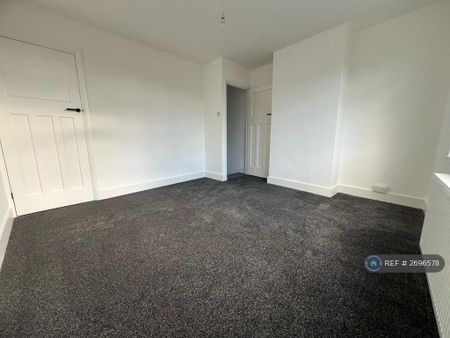 3 bedroom end of terrace house to rent - Photo 3