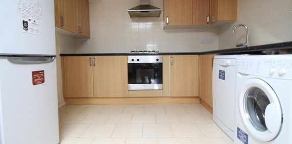 3 bedroom apartment to rent - Photo 2