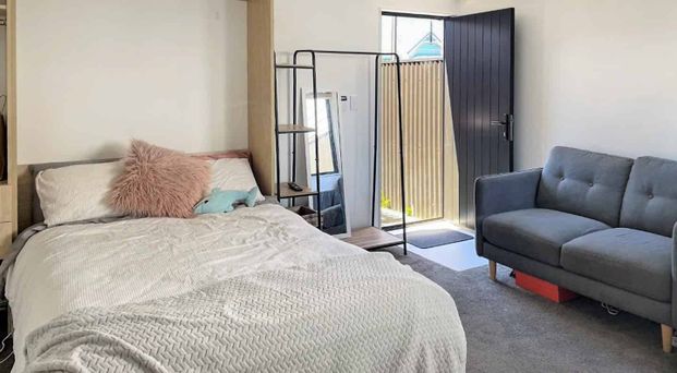 Welcome to 5A/56 Victoria Street in Petone - Photo 1