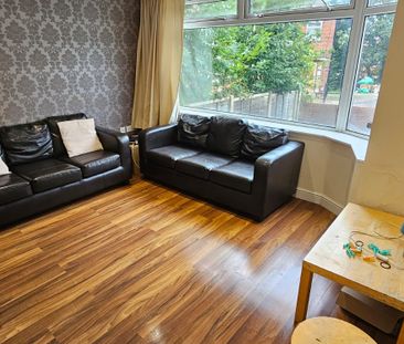 6 Bed - 16 Ash Crescent, Headingley, Leeds - LS6 3LE - Student - Photo 1