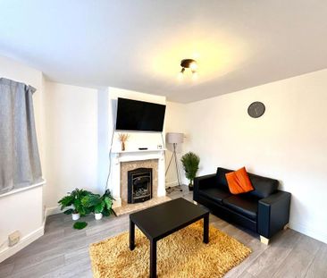 3 bedroom end of terrace house to rent - Photo 1