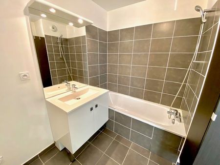 Location Appartement 3 pièces 65m² VILLEURBANNE 69100 - Photo 4