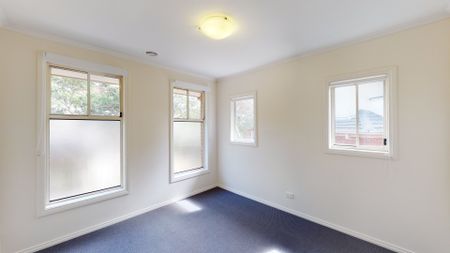 Lovely Townhouse Family Home - Photo 4
