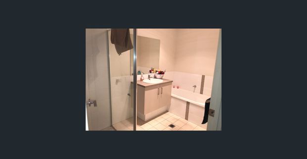 ✨ Everything Your Family Needs – Shops, Schools & Transport at Your Doorstep! ✨ - Photo 1