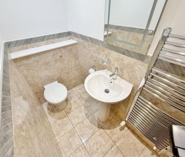 4 bedroom semi-detached house to rent - Photo 5