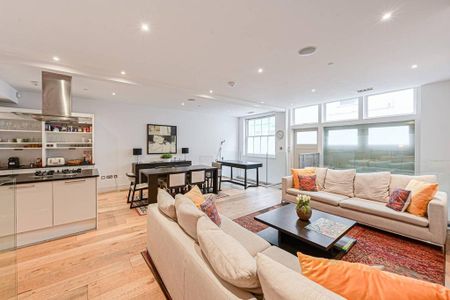 3 bedroom mews to rent - Photo 2