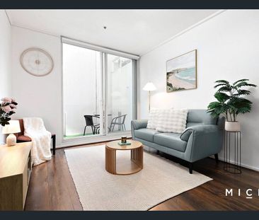 Sun-Drenched Style in the Heart of Southbank - Photo 2