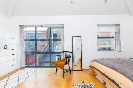 Large studio space with balcony and roof terrace in the heart of Bethnal Green - Photo 2