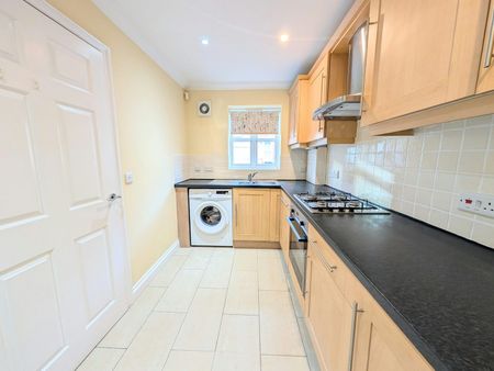 Terraced House to rent on - Photo 4