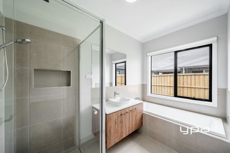 BRAND NEW PROPERTY IN SUNBURY- EVERYTHING YOU COULD WANT. - Photo 4