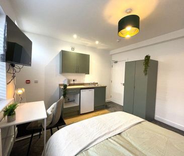 1 bedroom in a house share to rent - Photo 4