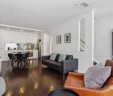 Stylish, Fully Equipped Townhouse in Prime CBD location. - Photo 2