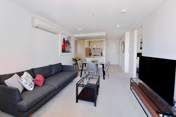 Homely 2-bedroom apartment near RMIT University - Photo 1