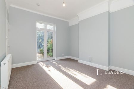 1 bedroom property to rent The Crescent, Leatherhead, KT22 - Photo 2
