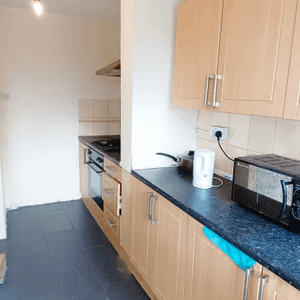 1 bedroom in a house share to rent - Photo 2