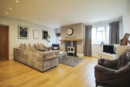 5 bedroom detached house to rent - Photo 2