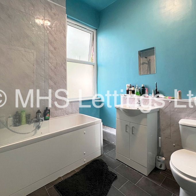 2 Bedroom Mid Terraced House for rent in Ash Grove - Photo 1