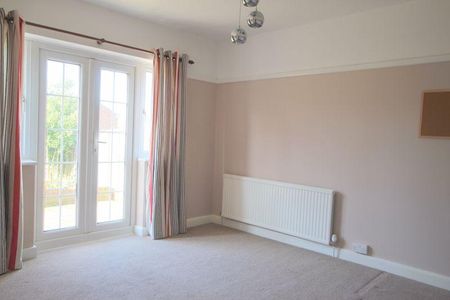 3 bedroom semi-detached house to rent - Photo 3