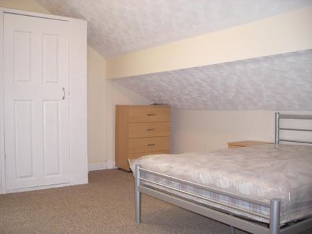 3 bedroom apartment to rent - Photo 3