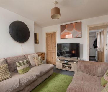 2 bedroom end of terrace house to rent - Photo 2