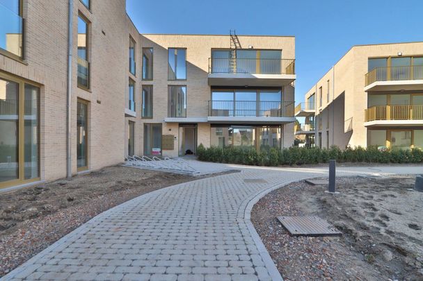 Nieuwbouwappartement met 1 slpk en autostaanplaats nabij centrum Beveren! - Photo 1