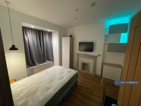 1 bedroom in a house share to rent - Photo 4