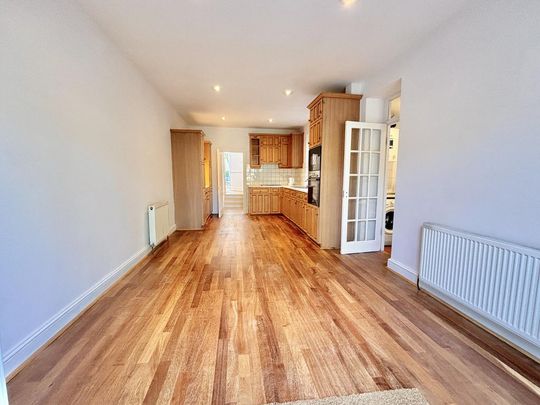 4 bedroom terraced house to rent - Photo 1