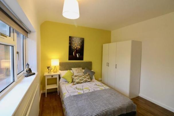 1 bedroom in a house share to rent - Photo 1