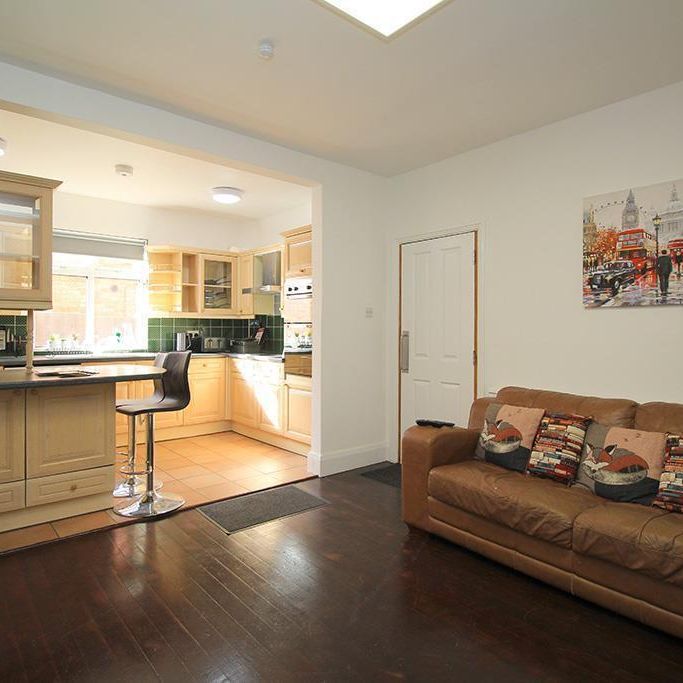 1 bedroom in a house share to rent - Photo 1