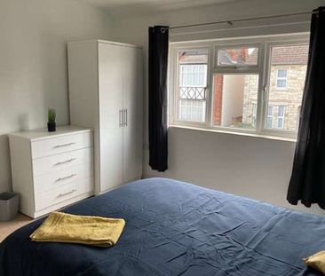 Spenser Road Room 5 - Photo 6