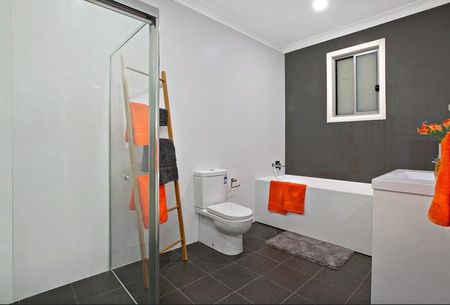 Spacious 3-Bedroom Townhouse in a Prime Location - Photo 2