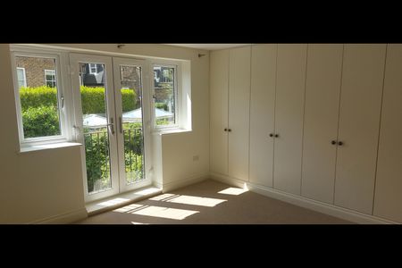 4 Bed Terraced House, Britannia Road, SW6 - Photo 4