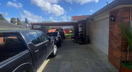 Charming 4BR Home in Pukekohe! - Photo 2