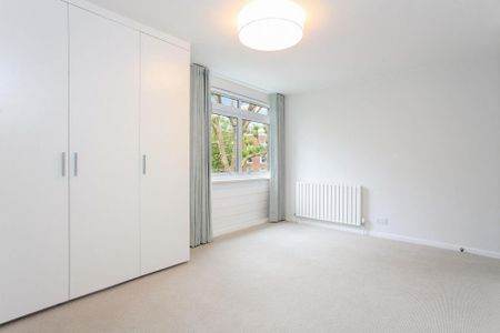 4 bedroom flat to rent - Photo 4