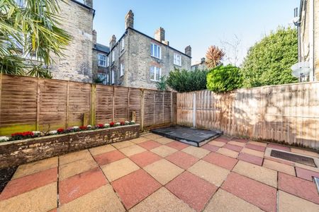 2 bedroom flat to rent - Photo 4