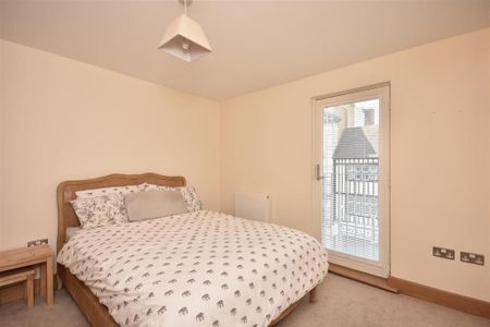 2 bedroom maisonette to rent - Photo 2