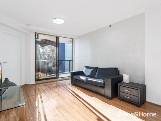 EXCELLENT CBD LOCATION -Large Two Bedroom Apartment - Photo 1