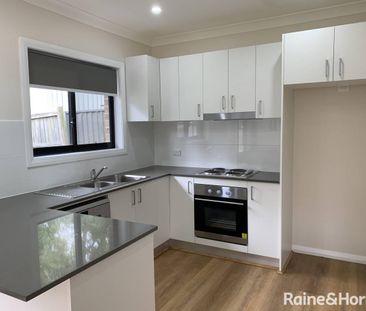 Charming Two-Bedroom Home - Convenient Location! - Photo 5