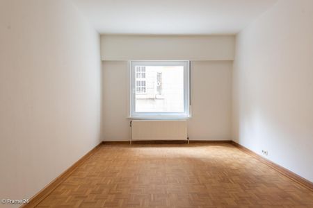 Volledig gerenoveerd gelijkvloers appartement op toplocatie. - Foto 4