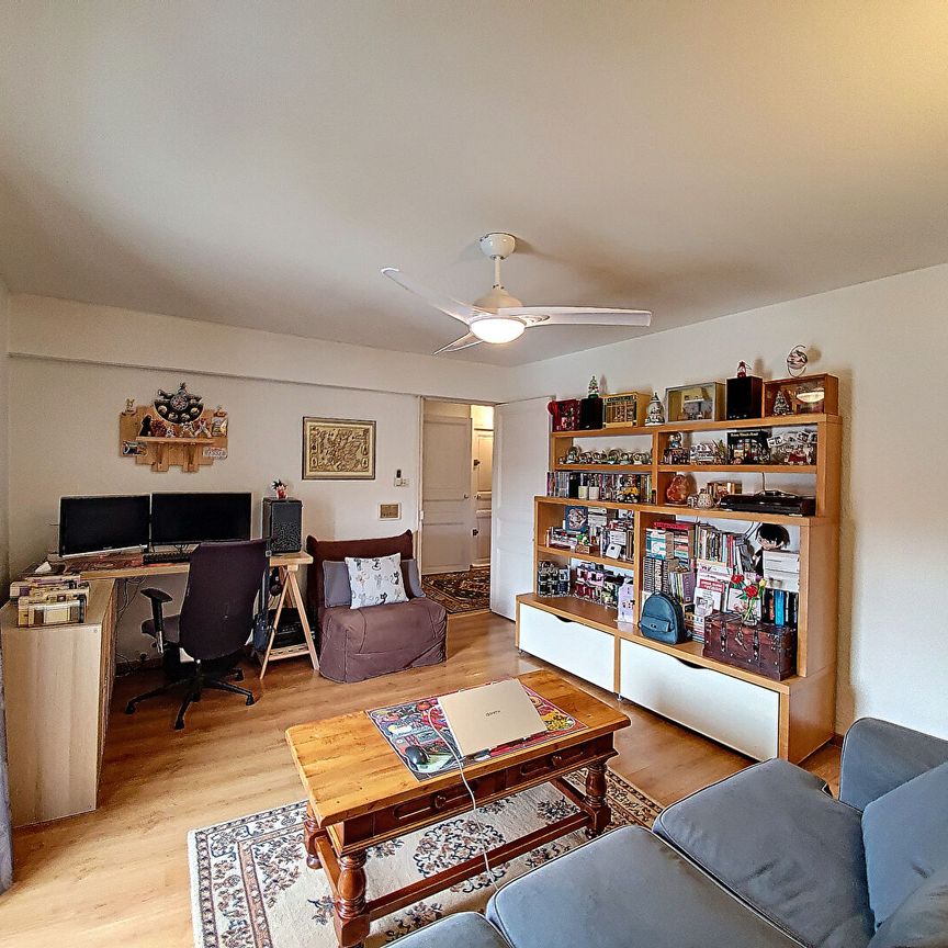 Noves : Appartement grand T2 au 2ème étage, - Photo 1