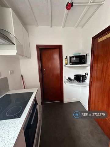 Studio to rent - Photo 2