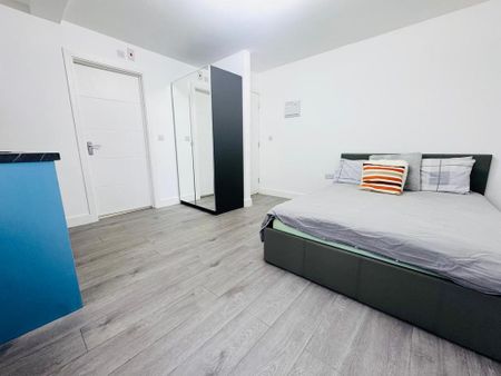 Studio to rent - Photo 2