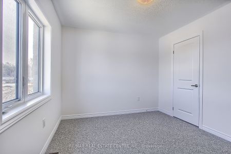 Semi-Detached Home For Lease | N8137388 - Photo 4