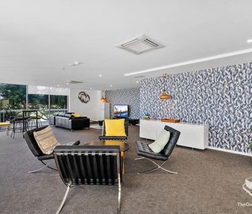 Modern 2-Bedroom Apartment with Spectacular Broadwater Views - Photo 1