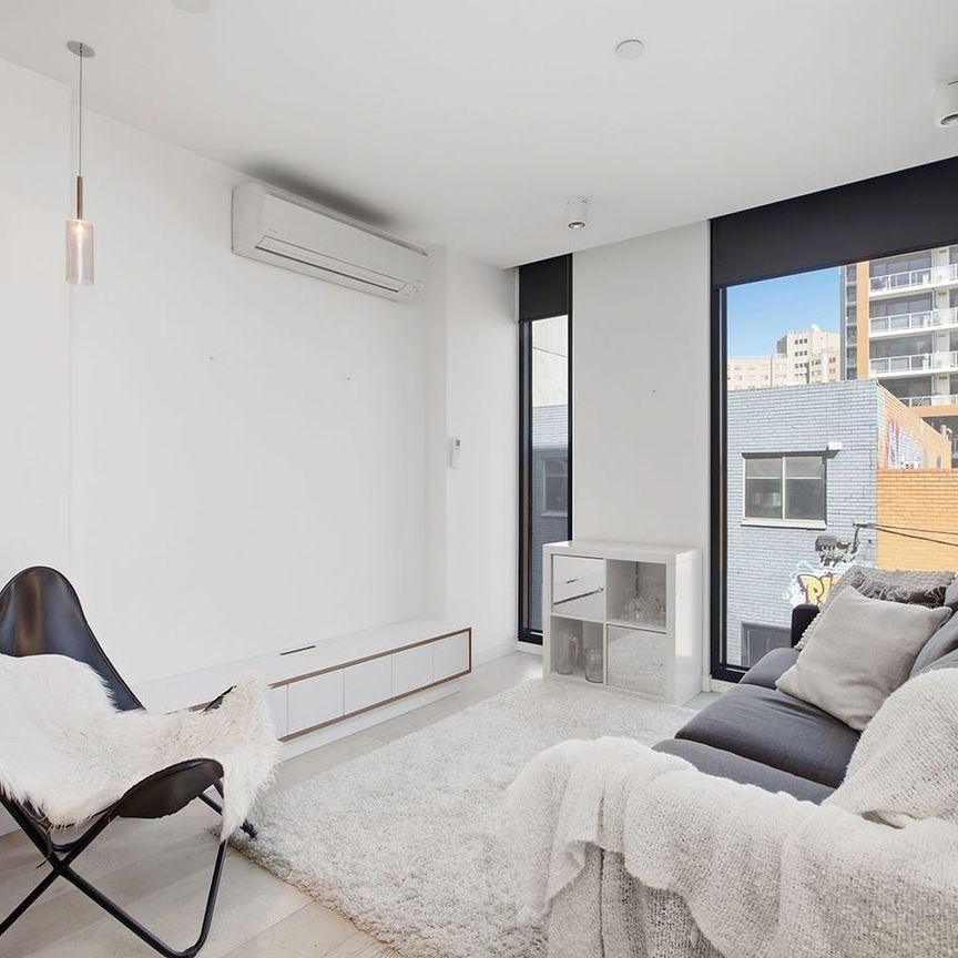 Partially Furnished Designer Living Moments from Chapel Street - Photo 1