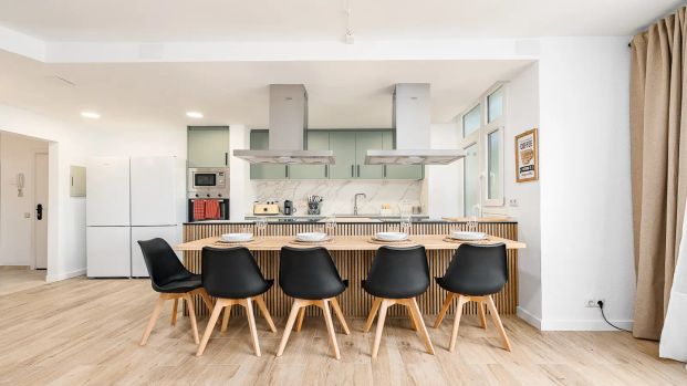Room in a shared 6-bedroom apartment for rent in Sant Cugat Del Vallès. - Foto 1