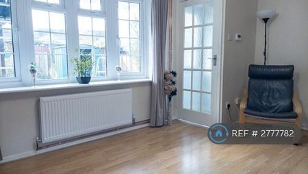 2 bedroom end of terrace house to rent - Photo 2