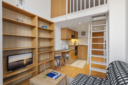 SHORT LET | BILLS INCLUDED - Modern Split-Level Studio in West Kensington, London W14 - Photo 4