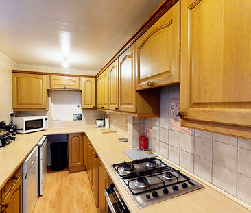 5 bedroom semi-detached house to rent - Photo 1 | Rentumo